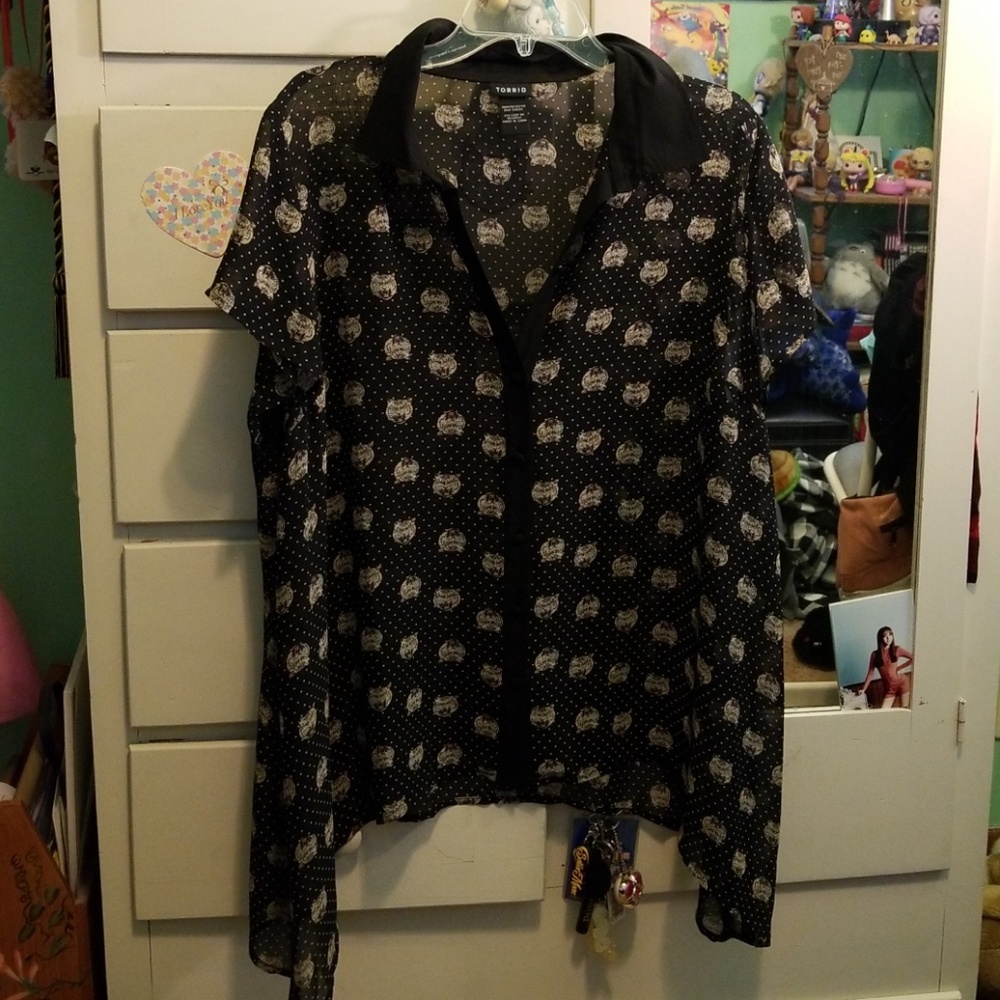 Torrid tiger short sleeve button down blouse